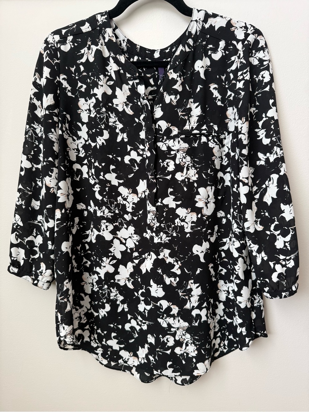 NYDJ Pintuck Pleat Back 3/4 Sleeve Blouse Black  White Artsy Floral Career Sz PM